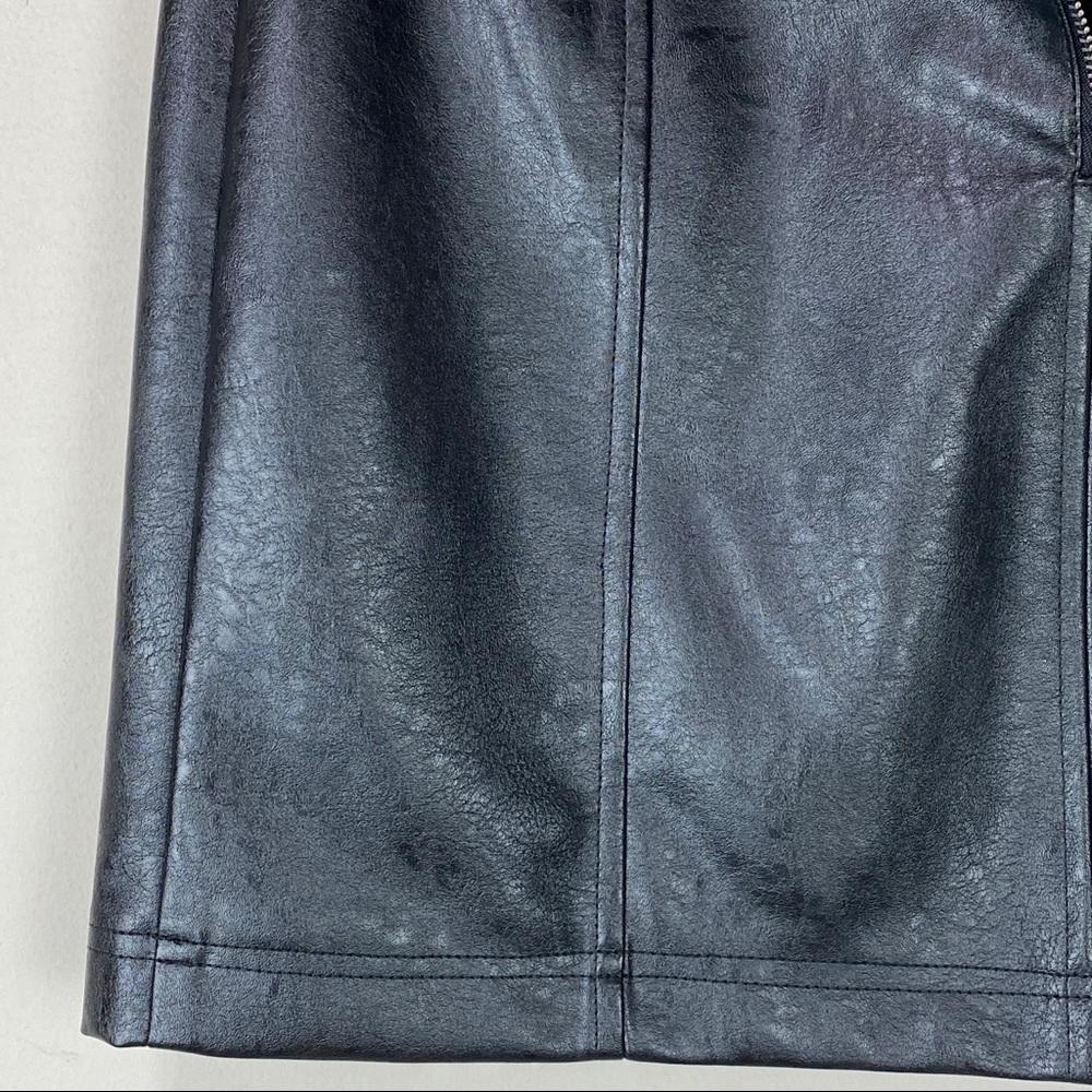 Neiman Marcus Faux leather mini skirt size small - Picture 4 of 8